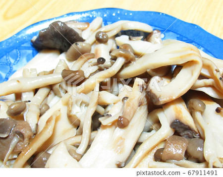 Fried mushrooms 67911491
