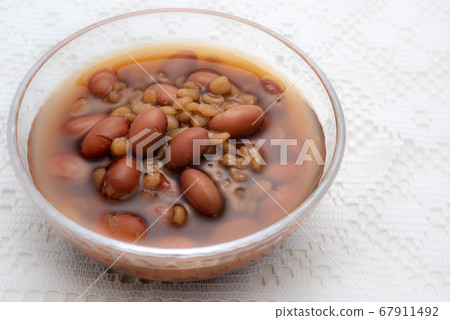 Okinawan cuisine Amagashi Okinawa zenzai glassware 67911492