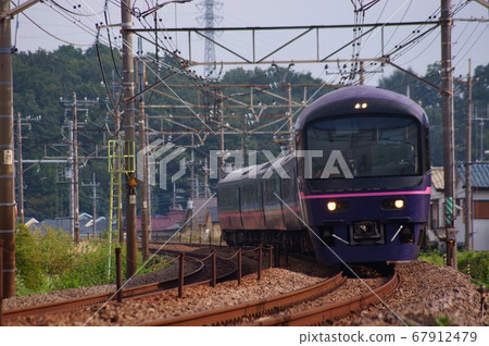 Joyful train, Hana running along the Chuo Line 67912479