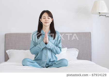 Morning yoga image Morning yoga image 67914129