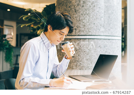 Young men working in the office 67914287