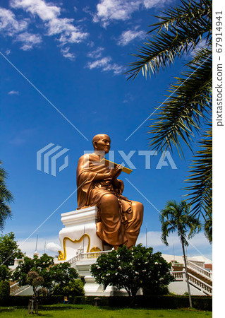 The Buddha status of Luang Phor Tho The Buddha status of Luang Phor Tho 67914941