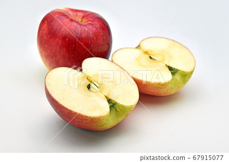 Apple (summer light) 67915077