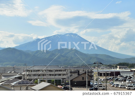 從岩手縣T澤市眺望的岩手山初夏 從岩手縣T澤市眺望的岩手山初夏 67915367