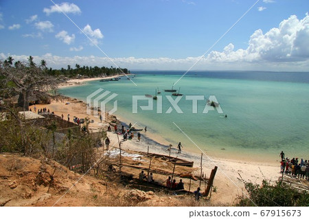 A small fishing village in the Indian Ocean (Pemba, Mozambique) 67915673