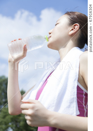 婦女運動和補水 67916304