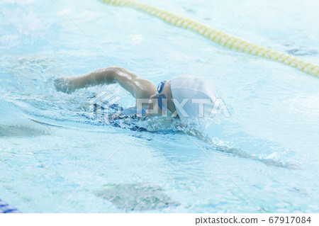 Woman swimming in the pool 67917084