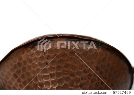 舊的壓紋銅產品的古銅色。日本素材,日本圖像素材 舊的壓紋銅產品的古銅色。日本素材,日本圖像素材 67917499