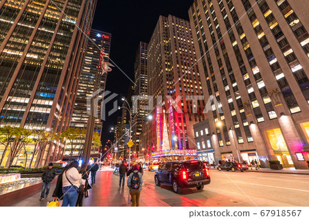 《New York》 Night view of Manhattan, Midtown office district 67918567