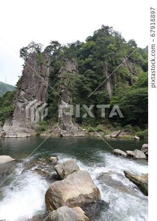 The Fusato Valley "Ogatake" of the Dozan River (longest tributary of the Yoshino River) The Fusato Valley "Ogatake" of the Dozan River (longest tributary of the Yoshino River) 67918897