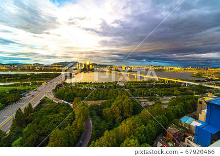 South Korea, Yanghwadaegyo Bridge, Yeongdeungpo-gu, Seoul, South Korea 67920466