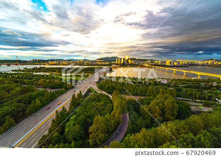 South Korea, Yanghwadaegyo Bridge, Yeongdeungpo-gu, Seoul, South Korea 67920469