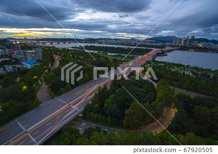 South Korea, Yanghwadaegyo Bridge, Yeongdeungpo-gu, Seoul, South Korea 67920505