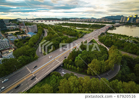 South Korea, Yanghwadaegyo Bridge, Yeongdeungpo-gu, Seoul, South Korea 67920516