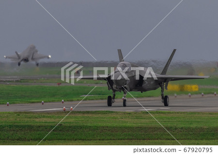 F-35B Lightning II (US Marine Corps Iwakuni Air Base) F-35B Lightning II (US Marine Corps Iwakuni Air Base) 67920795
