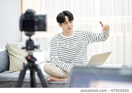 Business man youtuber Business man youtuber 67920820