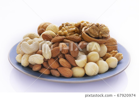 混合堅果 ， 核桃， 杏仁，腰果，夏威夷果，ミックスナッツ、クルミ、アーモンド、Mixed nuts 67920974
