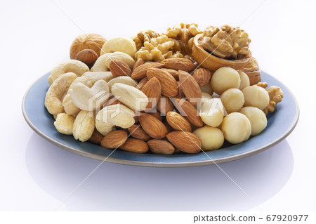 Mixed nuts, walnuts, almonds, cashews, macadamia nuts, mikksuna, クルミ, アーモンド, mixed nuts 67920977