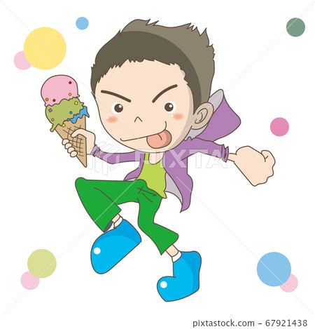 Men holding ice cream in hand 67921438
