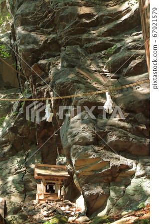 Kosuge no Sato Aizeniwa at the entrance of Kosuge Shrine 67921579