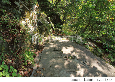 Kosuge no Sato，Kosuge神社的鏡子石頭 67921582
