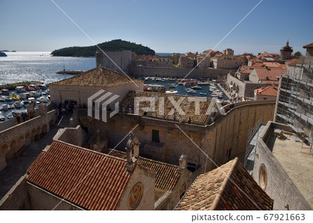 這是一艘海平面船，這是一艘海平面船。 67921663