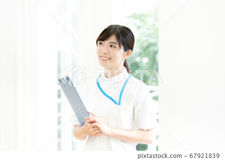 微笑的女護士[肖像] 67921839