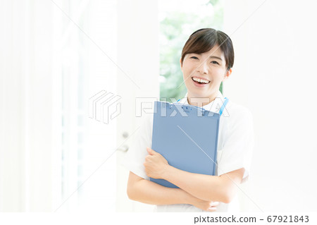 微笑的女護士[肖像] 67921843