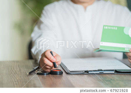 Woman stamping a contract 67921928