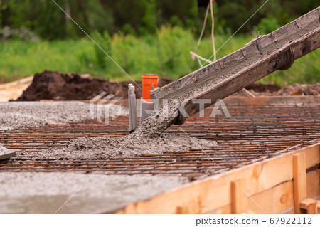 Lay of the cement or concrete into the foundation 67922112