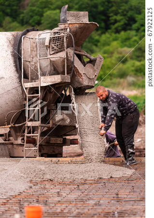 Lay of the cement or concrete into the foundation 67922125