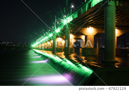 Beautiful lights of Jamsil Bridge 67922129