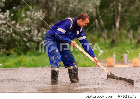 Leveling of the cement or concrete of the 67922172