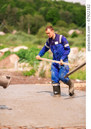 Leveling of the cement or concrete of the 67922182