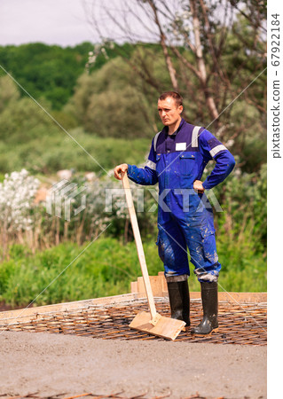 Leveling of the cement or concrete of the 67922184