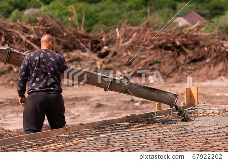 Lay of the cement or concrete into the foundation 67922202