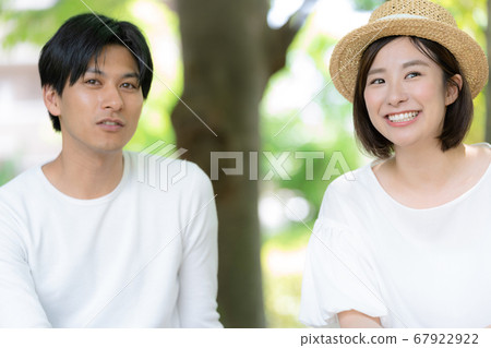 一對情侶享受假期[公園] 67922922