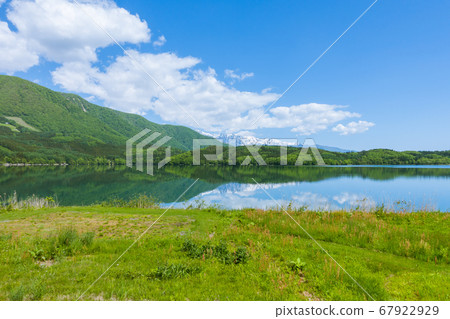 Northern Alps and Lake Aoki [early summer] 67922929