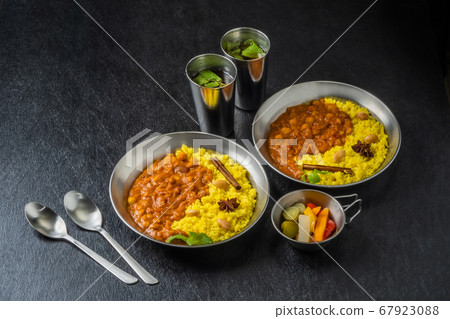 Curry with chickpeas and couscous 67923088