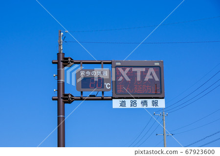 Electric bulletin board on the road calling for infectious disease prevention Electric bulletin board on the road calling for infectious disease prevention 67923600