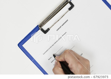 Signing concert agreement 67923973