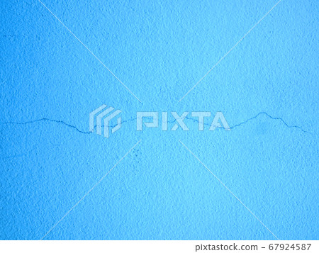 Concrete wall cracks 67924587