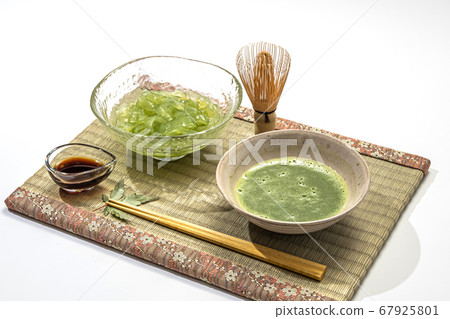 Matcha green tea kudzu starch noodles japanese dessert 67925801