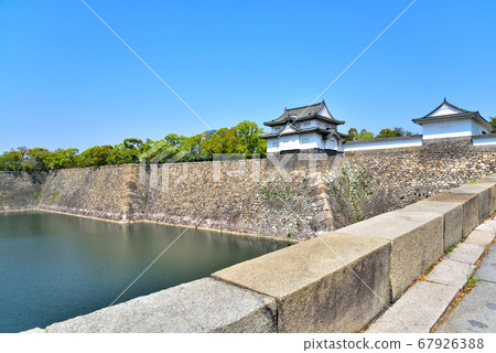 Sennuki Tower and Tamon Tower of Osaka Castle 67926388