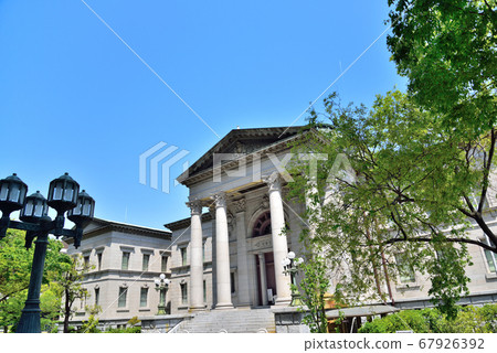 Osaka Prefectural Nakanoshima Library 67926392