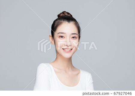 Image of a young and beautiful Chinese woman 67927046