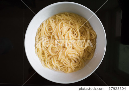 Pain Spaghetti on Plate 67928804