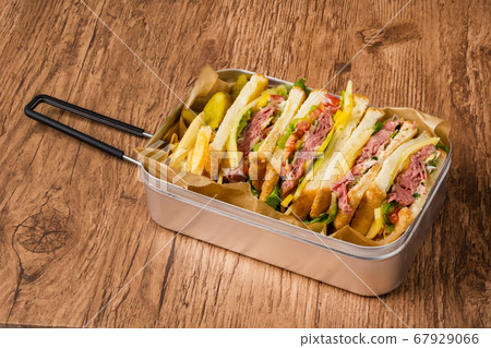 烤牛肉三明治 67929066