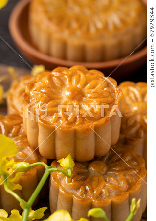 Mid-Autumn Festival Moon cake Geppei 67929344
