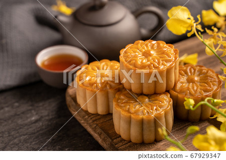 Mid-Autumn Festival Moon cake Geppei 67929347